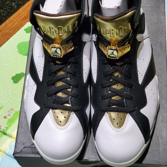 Shoes - Picture 13 of 13